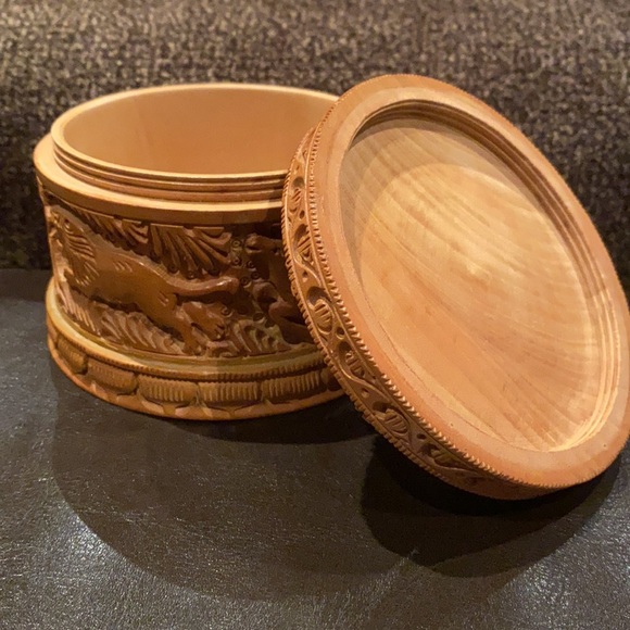 Handcrafted Wooden Powder Box - Picture 6 of 7